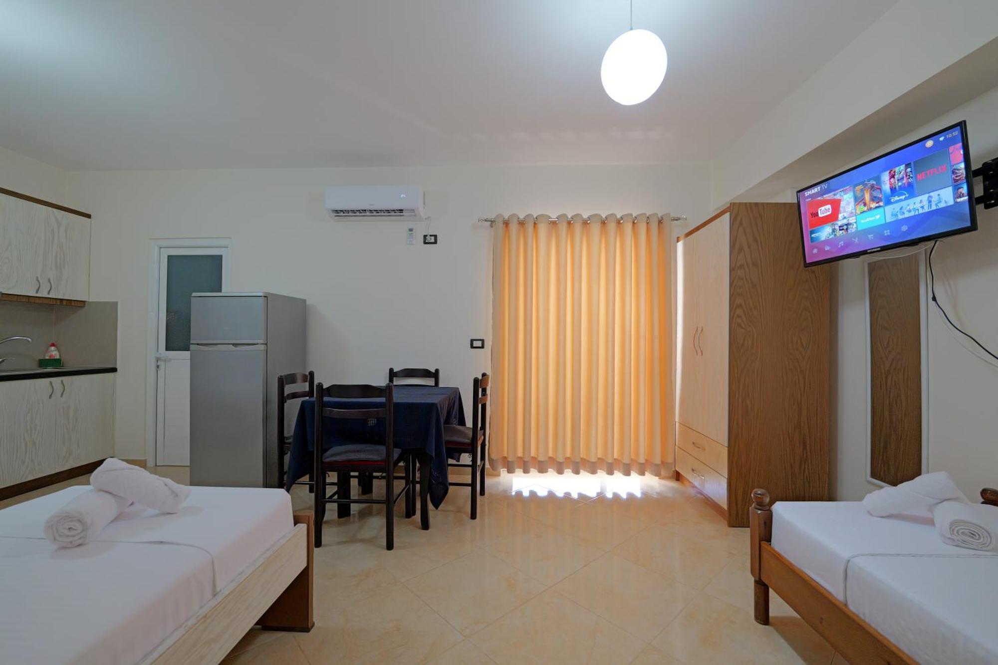 Livia'S Guesthouse Ksamil Exterior photo