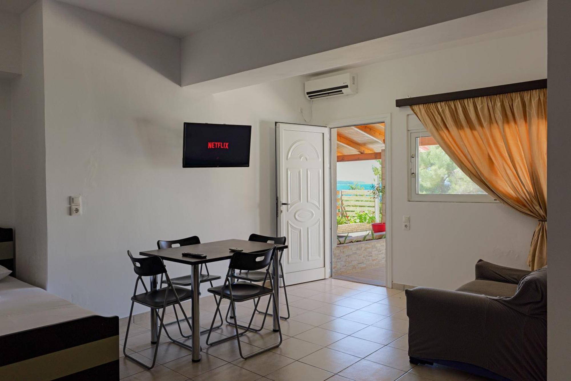 Livia'S Guesthouse Ksamil Exterior photo