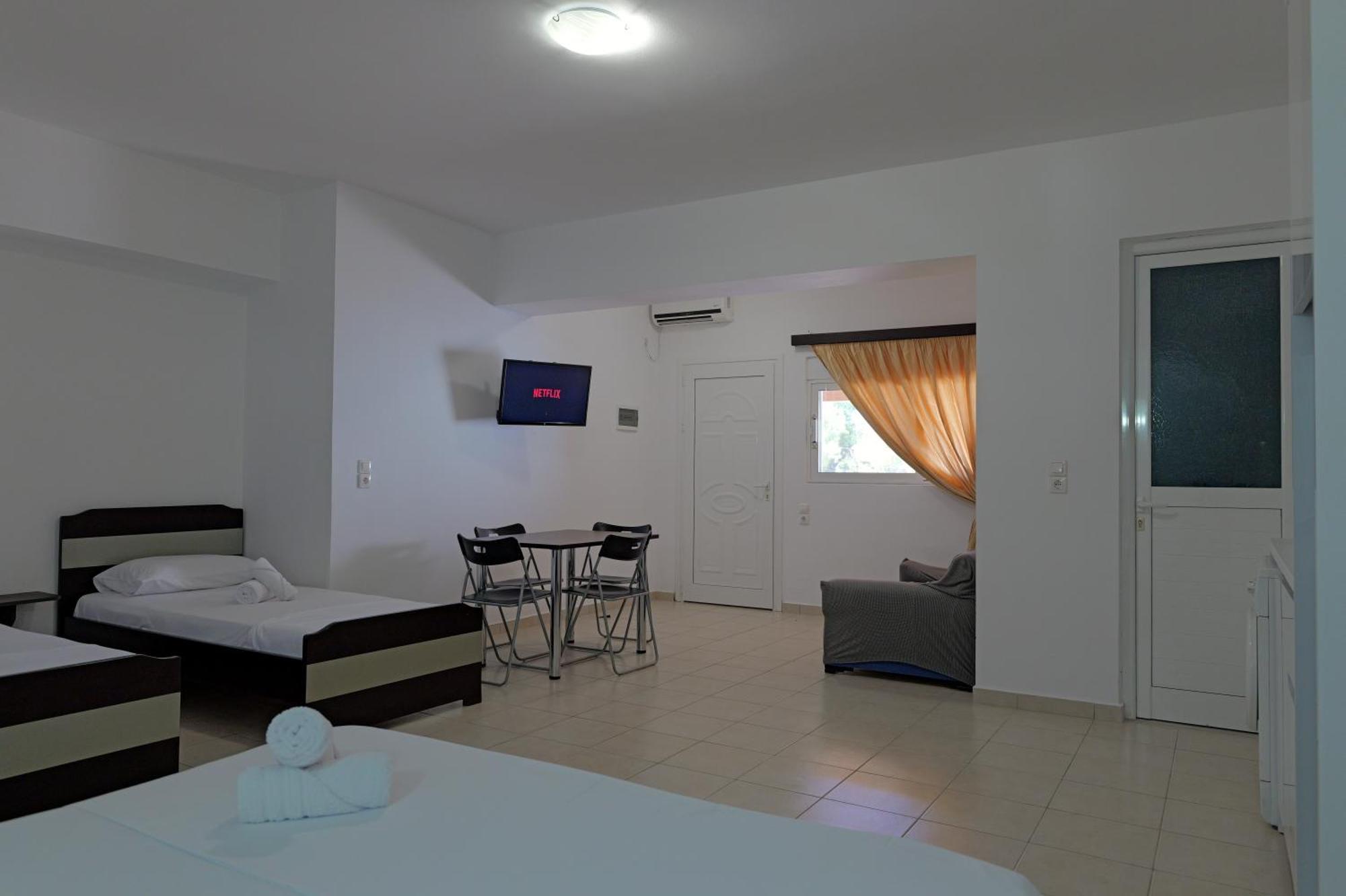 Livia'S Guesthouse Ksamil Exterior photo