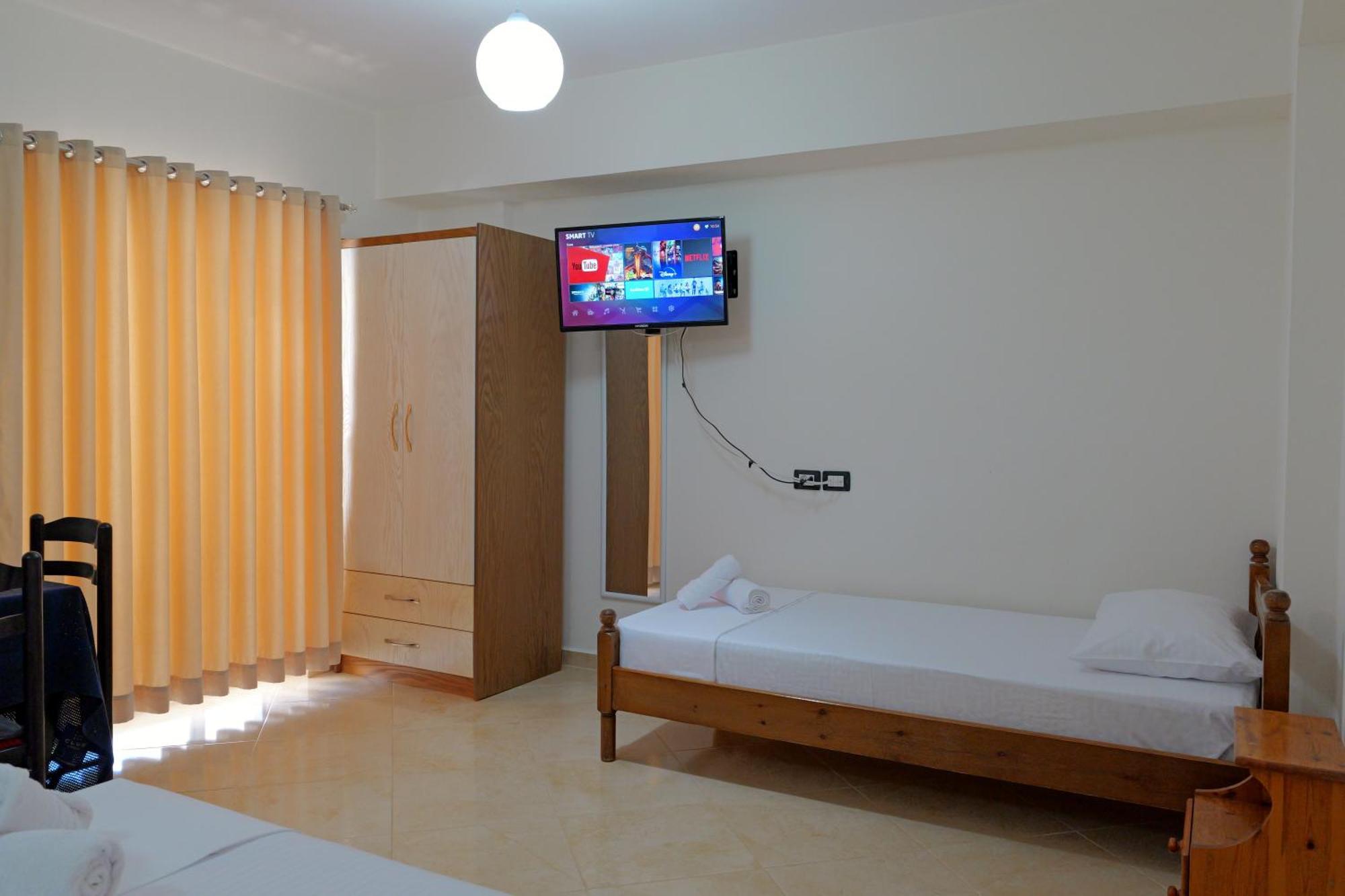 Livia'S Guesthouse Ksamil Exterior photo
