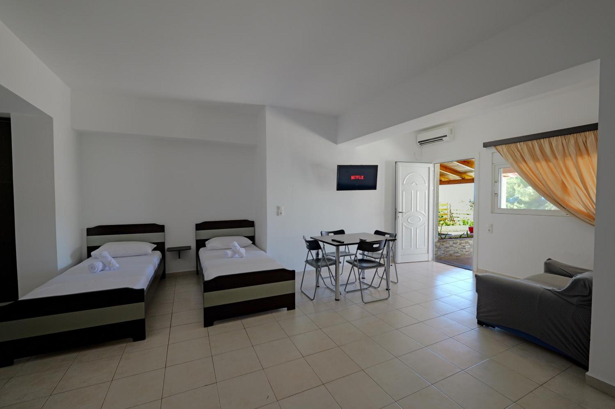 Livia'S Guesthouse Ksamil Exterior photo