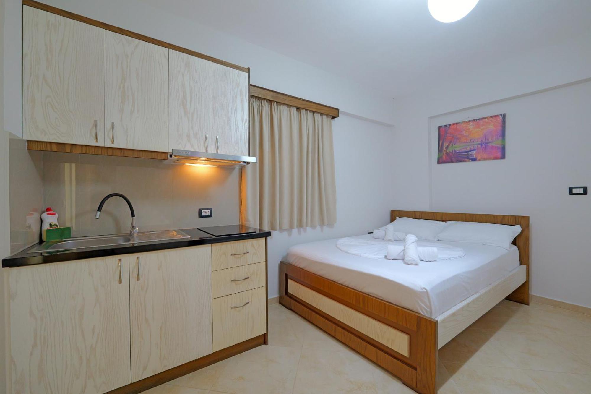 Livia'S Guesthouse Ksamil Exterior photo