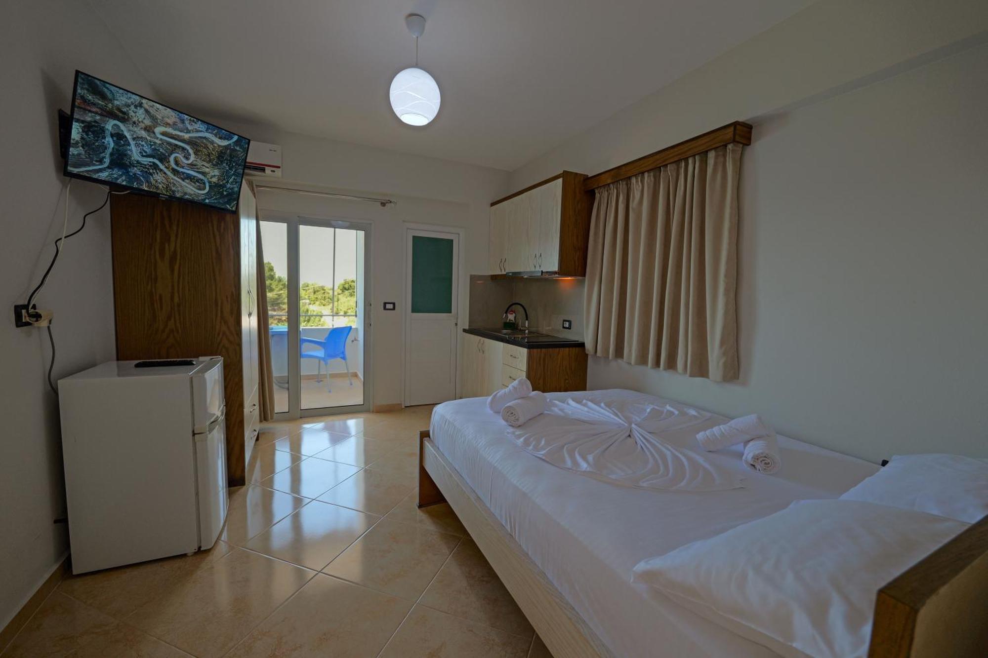 Livia'S Guesthouse Ksamil Exterior photo