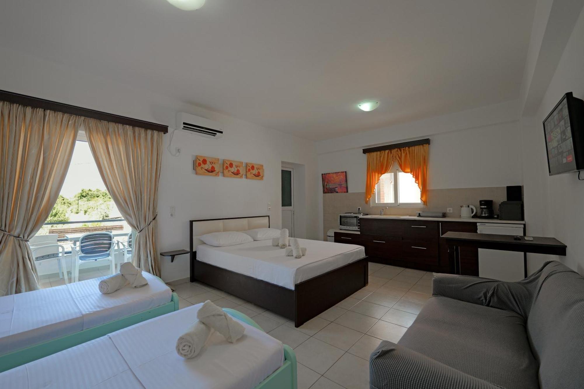 Livia'S Guesthouse Ksamil Exterior photo