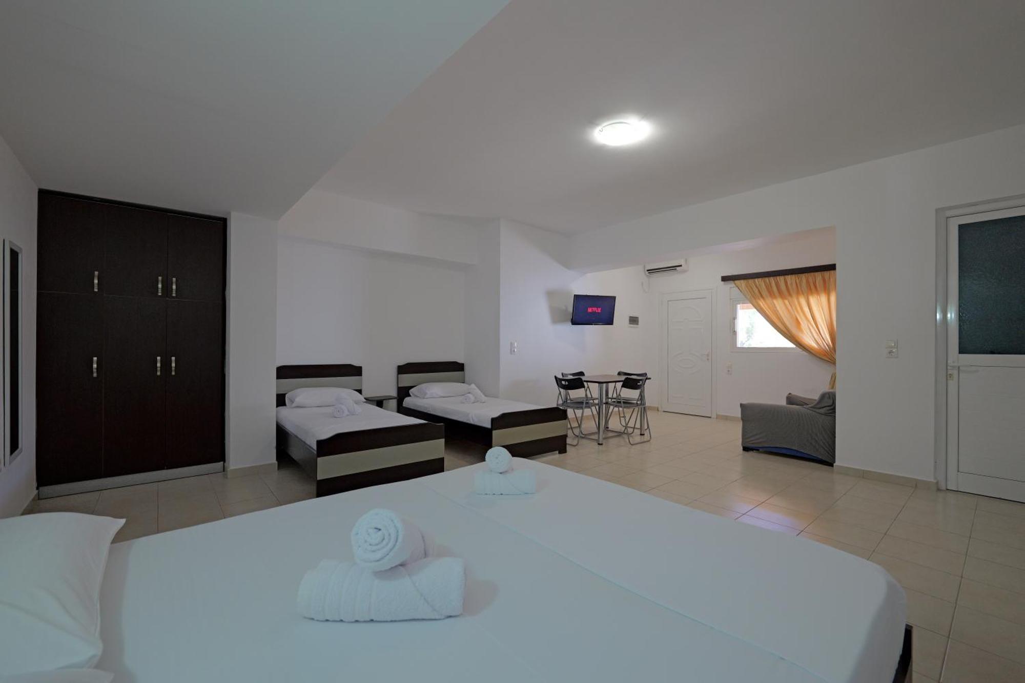Livia'S Guesthouse Ksamil Exterior photo