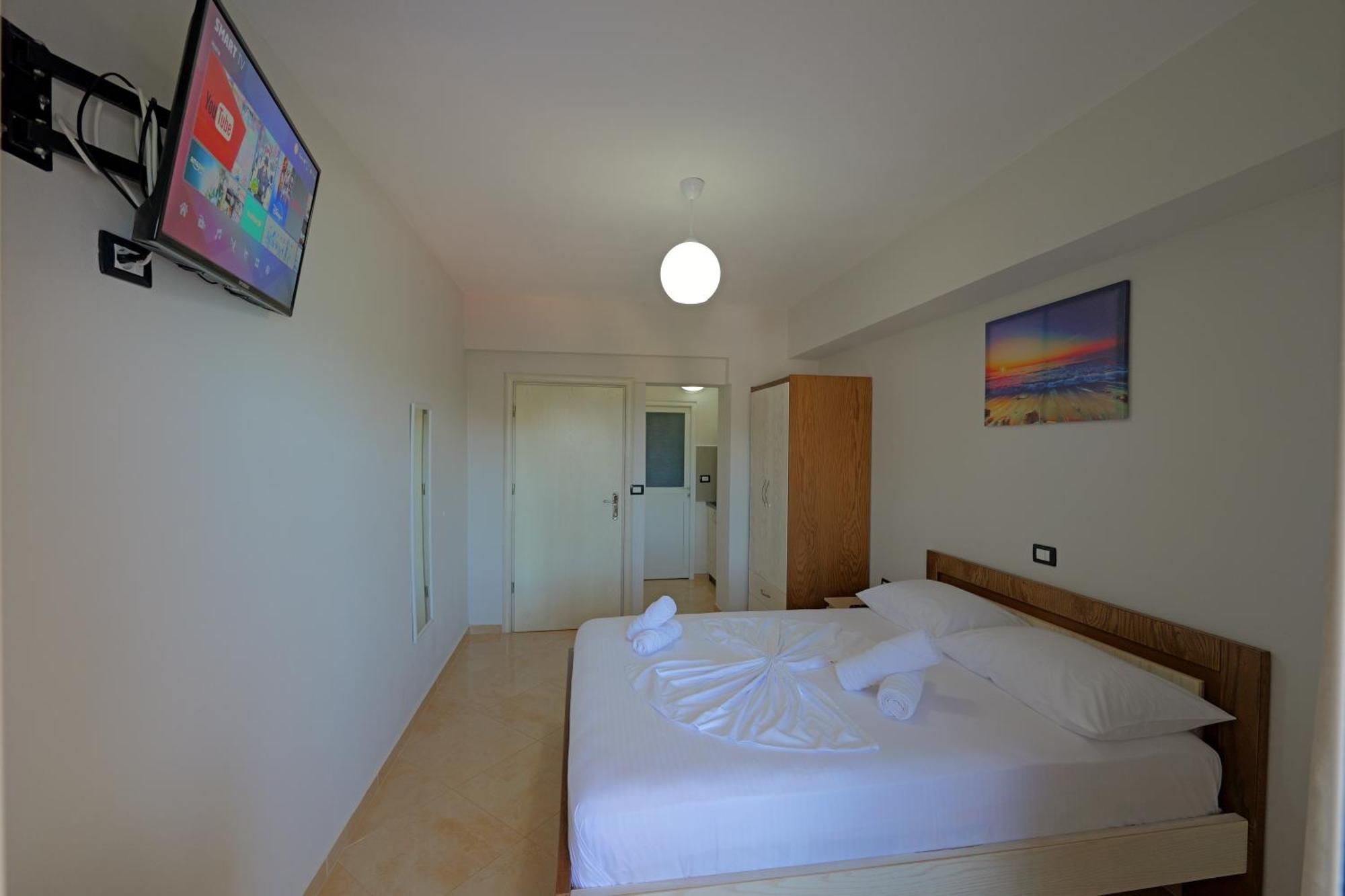 Livia'S Guesthouse Ksamil Exterior photo